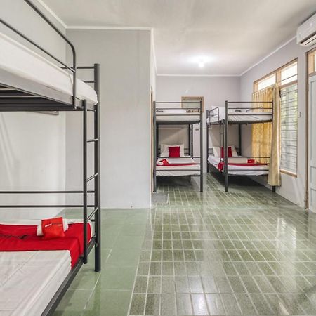 Reddoorz Hostel Near Adisucipto Airport Yogyakarta Kalasan Exteriör bild