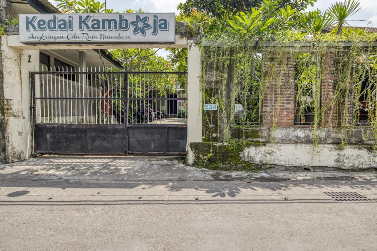 Reddoorz Hostel Near Adisucipto Airport Yogyakarta Kalasan Exteriör bild